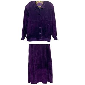 Hunt Club vintage 80’s Purple suede
bomber jacket & midi skirt set, pockets
